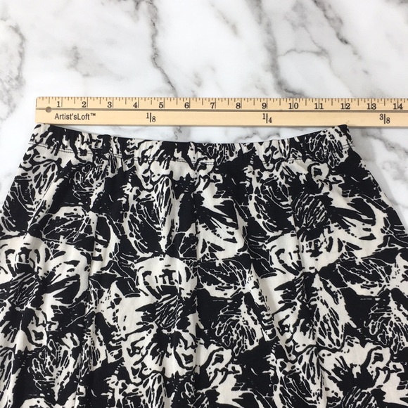 Chicos Travelers Black White Floral Print Skirt - Picture 6 of 10